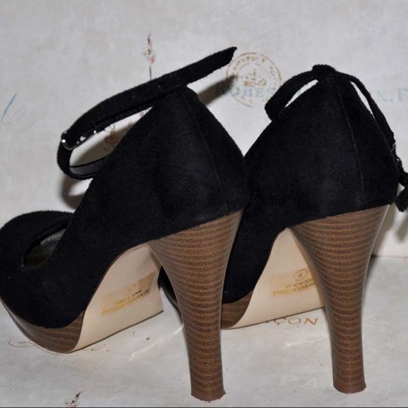 Delicious Low Platform Style Faux Suede & Woodgrain Ankle Buckle Heels - Picture 1 of 6